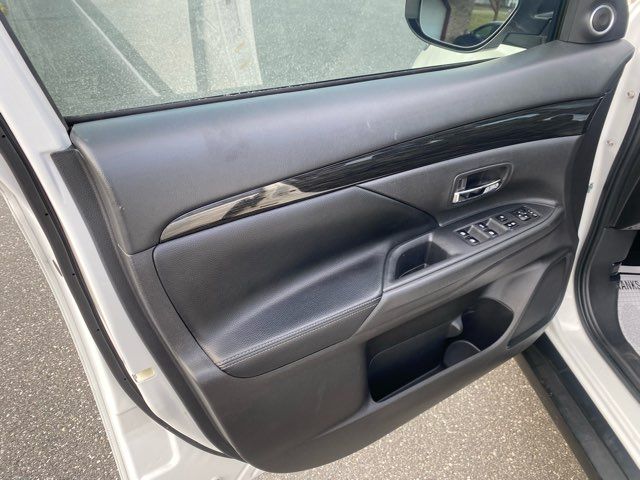 2018 Mitsubishi Outlander SEL | Ephrata, PA | Pine Tree Motors