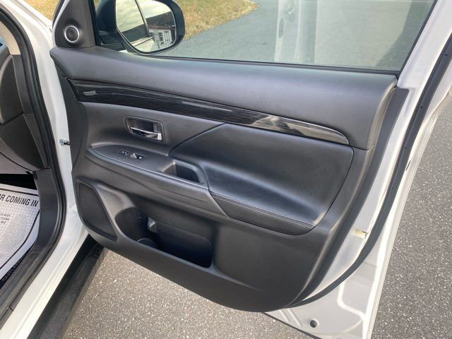 2018 Mitsubishi Outlander SEL | Ephrata, PA | Pine Tree Motors 2018 Mitsubishi Outlander SEL | Ephrata, PA | Pine Tree Motors