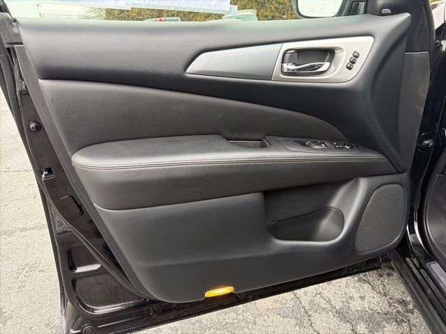 2018 Nissan Pathfinder SL