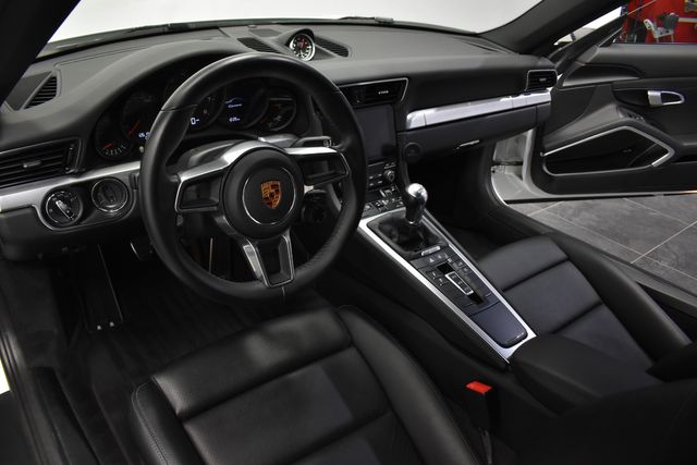 2018 Porsche 911 Carrera 2018 Porsche 911 Carrera