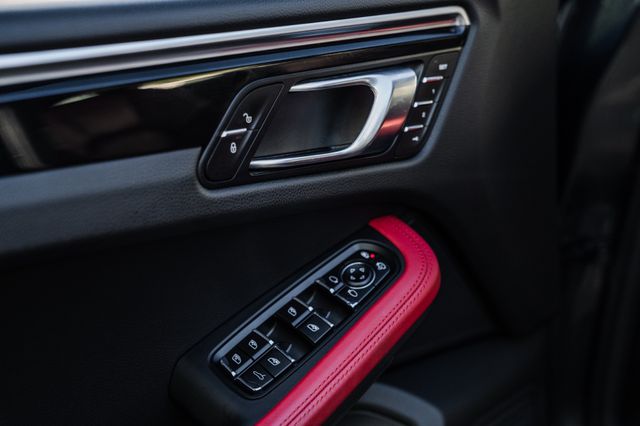 2018 Porsche Macan  | Addison, TX | Apex Auto Sports