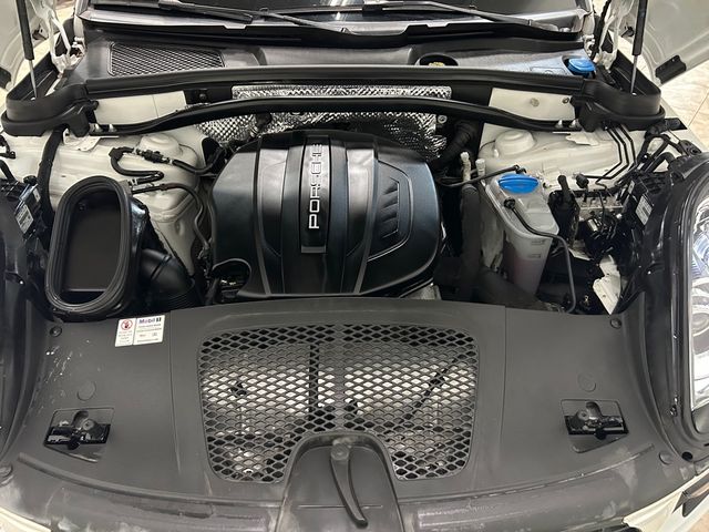 2018 Porsche Macan Base