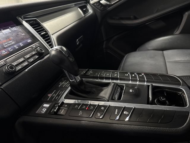 2018 Porsche MACAN Base 2018 Porsche MACAN Base