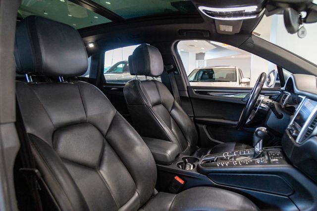 2018 Porsche Macan Premium Package Plus 20" RS Spyder Design Wheels/Panoramic Roof System