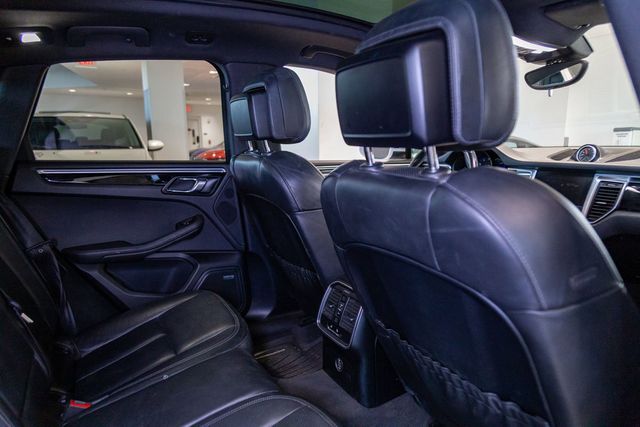 2018 Porsche Macan Premium Package Plus 20" RS Spyder Design Wheels/Panoramic Roof System