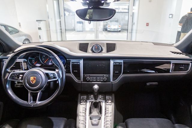 2018 Porsche Macan Premium Package Plus 20" RS Spyder Design Wheels/Panoramic Roof System
