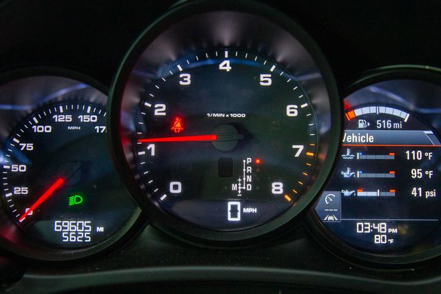 2018 Porsche Macan Premium Package Plus 20" RS Spyder Design Wheels/Panoramic Roof System