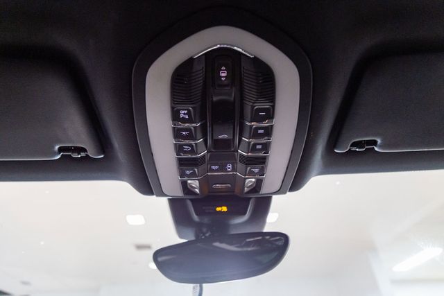 2018 Porsche Macan Premium Package Plus 20" RS Spyder Design Wheels/Panoramic Roof System