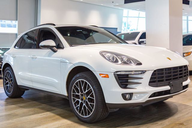 2018 Porsche Macan Premium Package Plus 20" RS Spyder Design Wheels/Panoramic Roof System