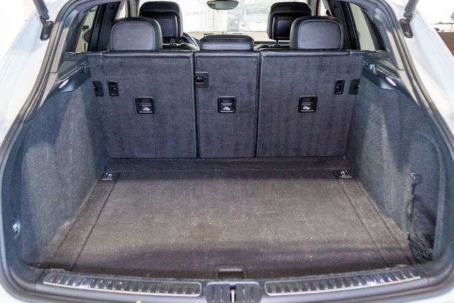 2018 Porsche Macan Premium Package Plus 20" RS Spyder Design Wheels/Panoramic Roof System