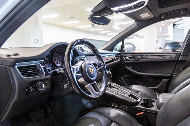 2018 Porsche Macan Premium Package Plus 20" RS Spyder Design Wheels/Panoramic Roof System