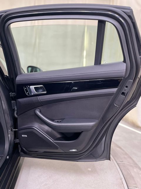 2018 Porsche Panamera Base | Burbank, California | MDK International 2018 Porsche Panamera Base | Burbank, California | MDK International