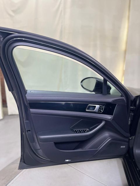 2018 Porsche Panamera Base | Burbank, California | MDK International 2018 Porsche Panamera Base | Burbank, California | MDK International