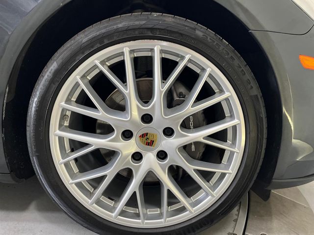 2018 Porsche Panamera Base | Burbank, California | MDK International 2018 Porsche Panamera Base | Burbank, California | MDK International