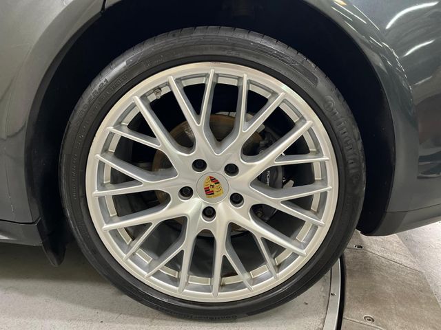 2018 Porsche Panamera Base | Burbank, California | MDK International 2018 Porsche Panamera Base | Burbank, California | MDK International