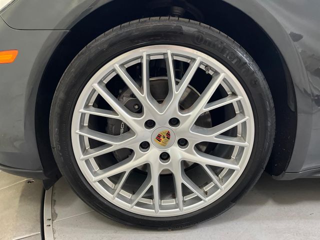 2018 Porsche Panamera Base | Burbank, California | MDK International 2018 Porsche Panamera Base | Burbank, California | MDK International