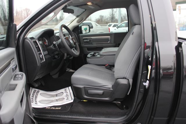 2018 Ram 1500 HEMI Express Regular Cab Short Bed | Granite City, Illinois | MasterCars Company Inc. 2018 Ram 1500 HEMI Express Regular Cab Short Bed | Granite City, Illinois | MasterCars Company Inc.