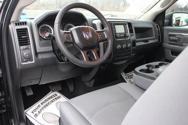 2018 Ram 1500 HEMI Express Regular Cab Short Bed | Granite City, Illinois | MasterCars Company Inc.