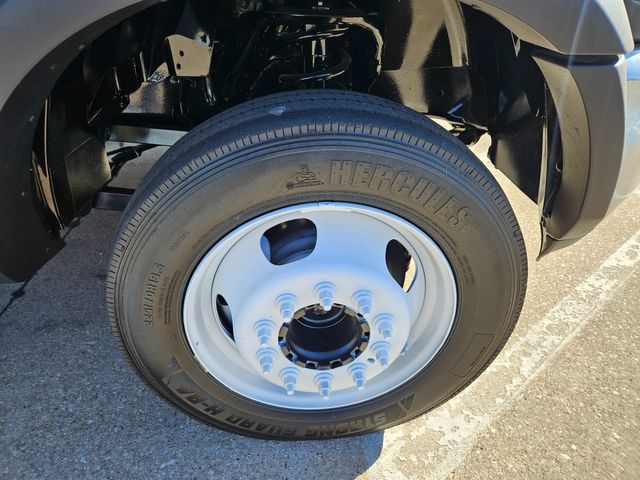 2018 Ram 5500 4X4 CUMMINS BUCKET TRUCK VERSALIFT SST40 EIH | Irving, TX | Pinnacle Trucks