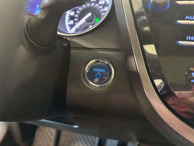 2018 Toyota Camry Hybrid XLE | Irving, Texas | Hopper Motorplex