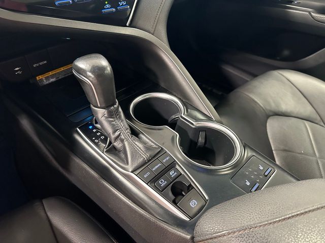 2018 Toyota Camry Hybrid XLE | Irving, Texas | Hopper Motorplex