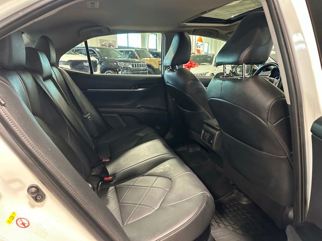 2018 Toyota Camry Hybrid XLE | Irving, Texas | Hopper Motorplex
