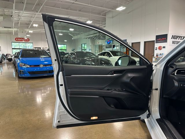 2018 Toyota Camry Hybrid XLE | Irving, Texas | Hopper Motorplex