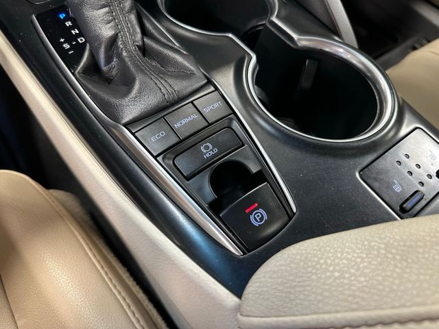 2018 Toyota Camry XLE | Irving, Texas | Hopper Motorplex