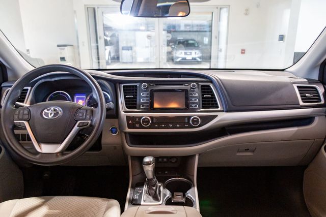 2018 Toyota Highlander Hybrid 3rd row LE