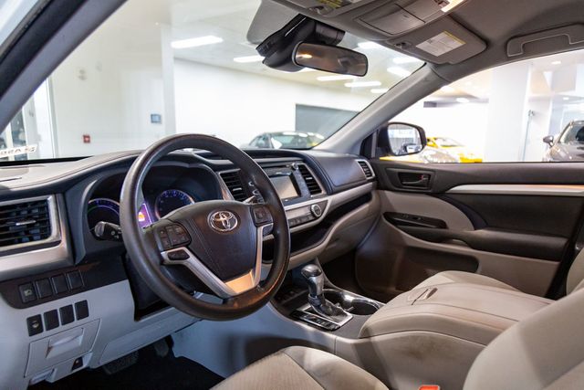 2018 Toyota Highlander Hybrid 3rd row LE