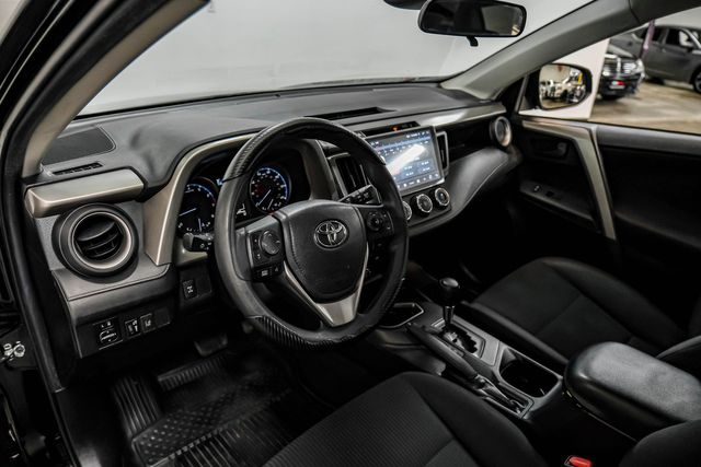 2018 Toyota RAV4 LE | Addison, TX | Addison Autoplex