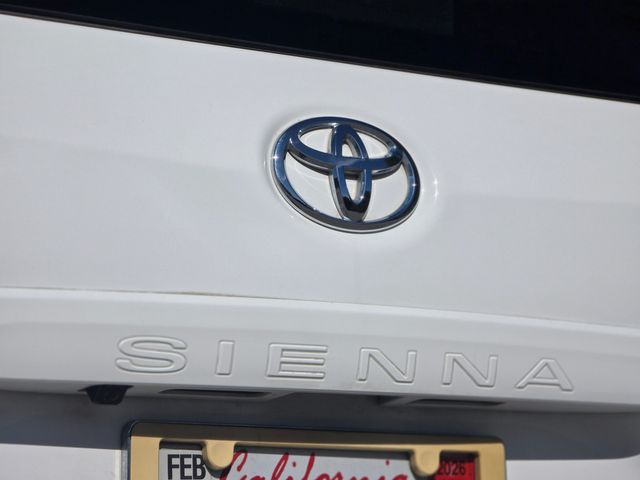 2018 Toyota Sienna 4x4 LE 7-Passenger 2018 Toyota Sienna 4x4 LE 7-Passenger