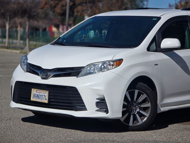 2018 Toyota Sienna 4x4 LE 7-Passenger 2018 Toyota Sienna 4x4 LE 7-Passenger
