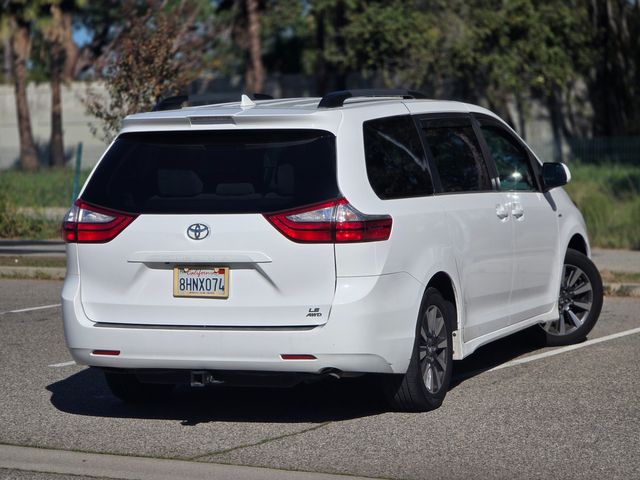 2018 Toyota Sienna 4x4 LE 7-Passenger 2018 Toyota Sienna 4x4 LE 7-Passenger