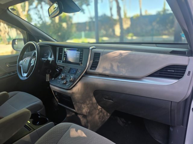 2018 Toyota Sienna 4x4 LE 7-Passenger 2018 Toyota Sienna 4x4 LE 7-Passenger