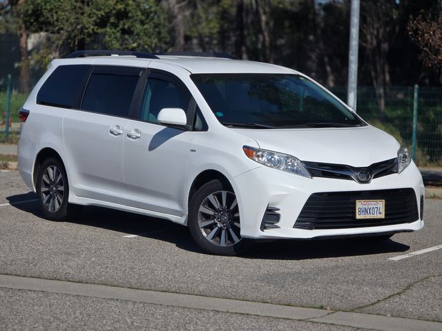 2018 Toyota Sienna 4x4 LE 7-Passenger in Reseda, CA 91335