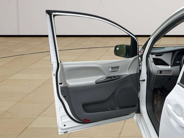 2018 Toyota Sienna LE 8-Passenger | Alpharetta, GA | Star Motors