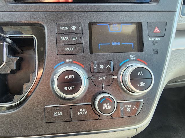 2018 Toyota Sienna LE 8-Passenger 2018 Toyota Sienna LE 8-Passenger