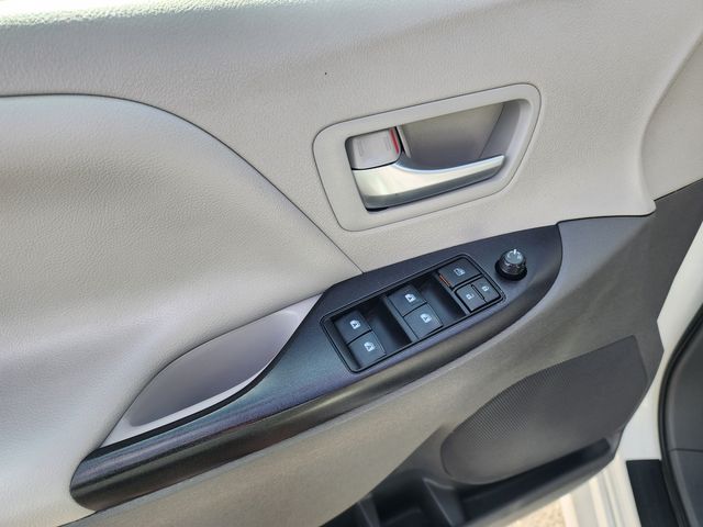 2018 Toyota Sienna LE 8-Passenger 2018 Toyota Sienna LE 8-Passenger