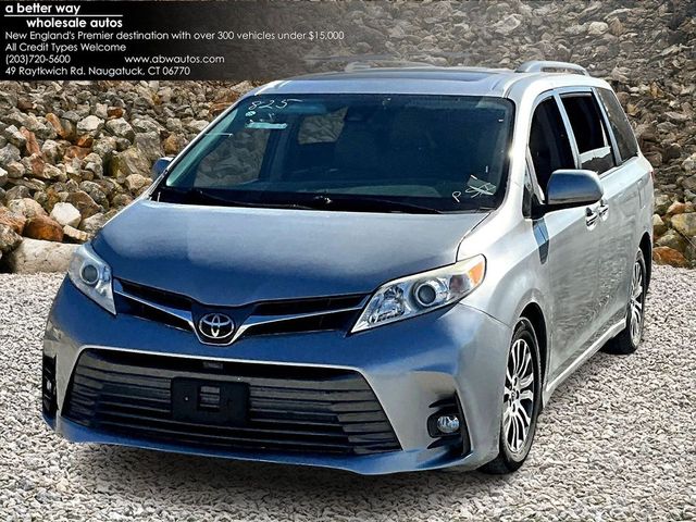 2018 Toyota Sienna XLE 7-Passenger Auto Access Seat