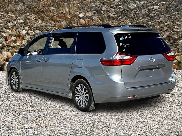 2018 Toyota Sienna XLE 7-Passenger Auto Access Seat