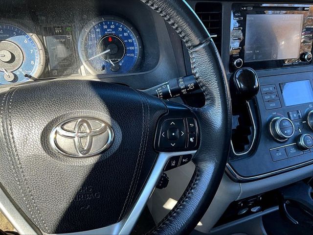 2018 Toyota Sienna XLE 7-Passenger Auto Access Seat