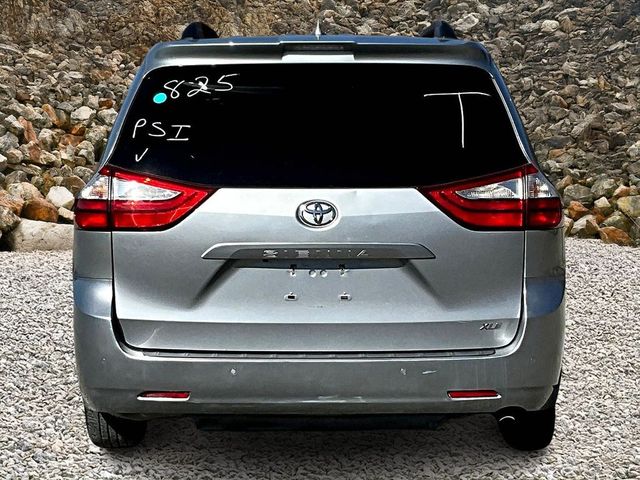 2018 Toyota Sienna XLE 7-Passenger Auto Access Seat