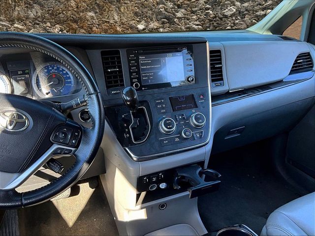 2018 Toyota Sienna XLE 7-Passenger Auto Access Seat