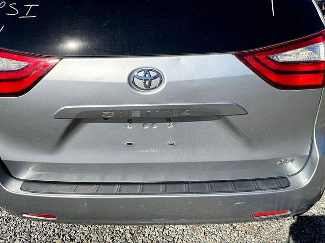 2018 Toyota Sienna XLE 7-Passenger Auto Access Seat