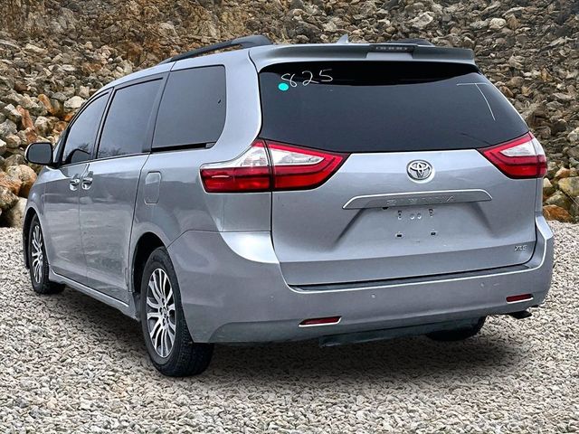 2018 Toyota Sienna XLE 7-Passenger Auto Access Seat