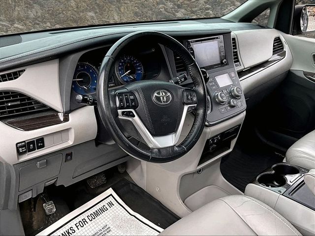 2018 Toyota Sienna XLE 7-Passenger Auto Access Seat