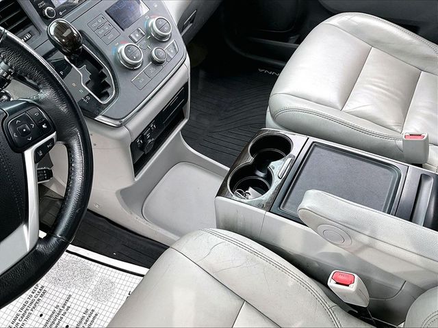 2018 Toyota Sienna XLE 7-Passenger Auto Access Seat