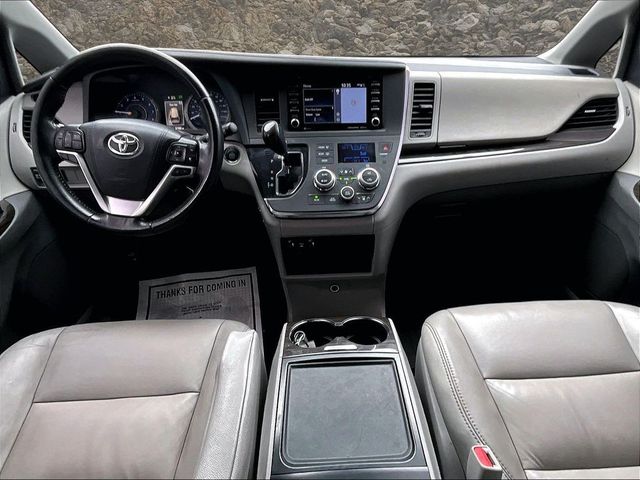 2018 Toyota Sienna XLE 7-Passenger Auto Access Seat