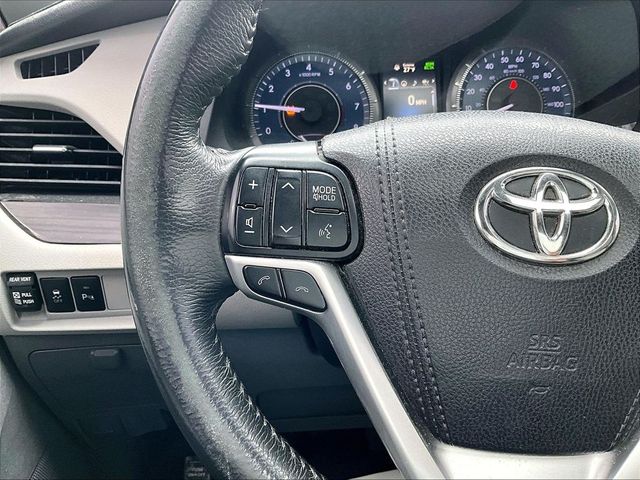 2018 Toyota Sienna XLE 7-Passenger Auto Access Seat